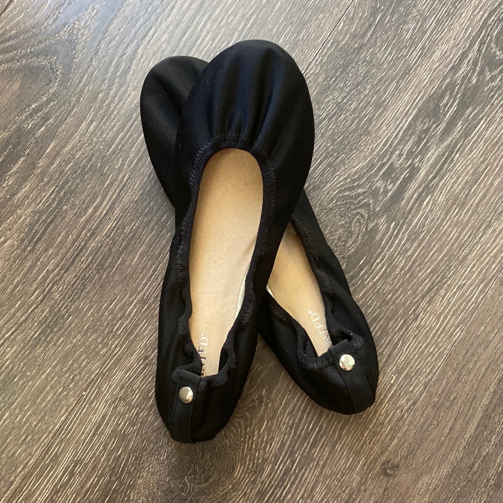 Black ballet flats